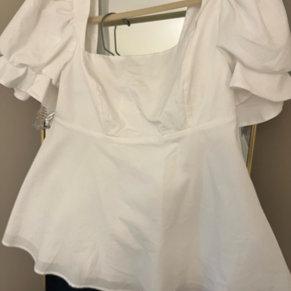 Size L white 100% cotton Deloreta top. NWT. Puffed elastic sleeves/smocked back. - Picture 1 of 4